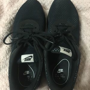 Nike Tennis Shoes